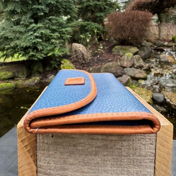 Vintage Dooney & Bourke Tri-Fold Leather Wallet - Picture 14 of 15
